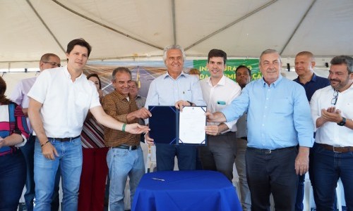 Governo de Goiás entrega pavimentação da Estrada Velha de Caiapônia e autoriza obras na GO-180