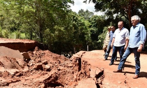 Ponte metálica será adaptada na GO-060, após rompimento de bueiro