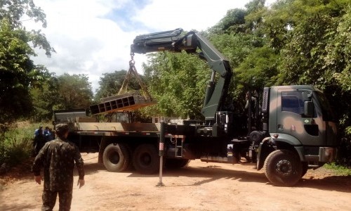 Exército e Goinfra atuam na GO-060 para instalação de ponte metálica
