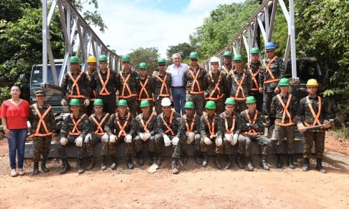 Governador vistoria últimas etapas da instalação da ponte metálica na GO-060