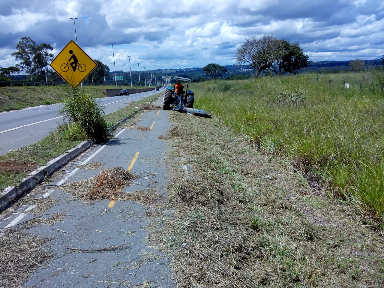 Ciclovia da GO-020 passa por manutenção
