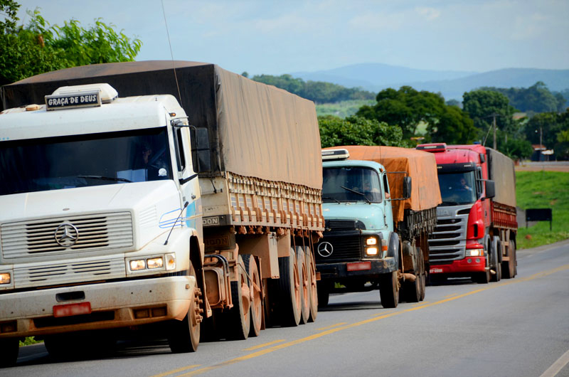 Circulação de veículos de cargas especiais em rodovias tem restrição durante a Semana Santa