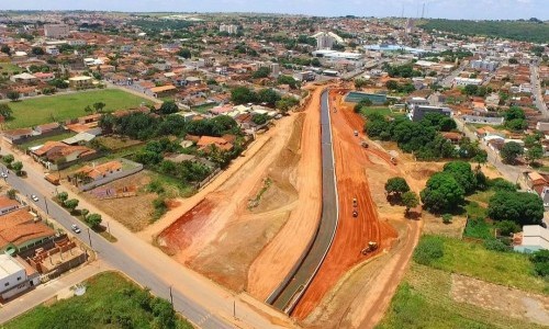 Obra de canalização do Ribeirão de Pirapitinga, em Catalão, é vistoriada com presença do ministro do Desenvolvimento Regional
