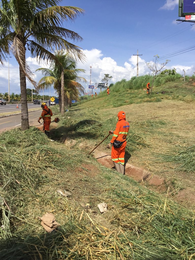 Limpeza de elementos de drenagem contribui para conservação da malha rodoviária