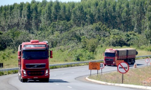 Circulação de veículos de cargas especiais em rodovias tem restrição durante feriado de Corpus Christi