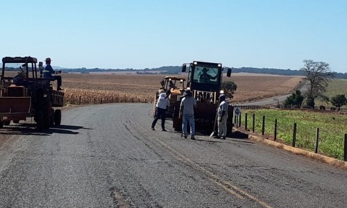 Parceria entre Goinfra e prefeitura de Orizona garante início de reparos em trecho da GO-219