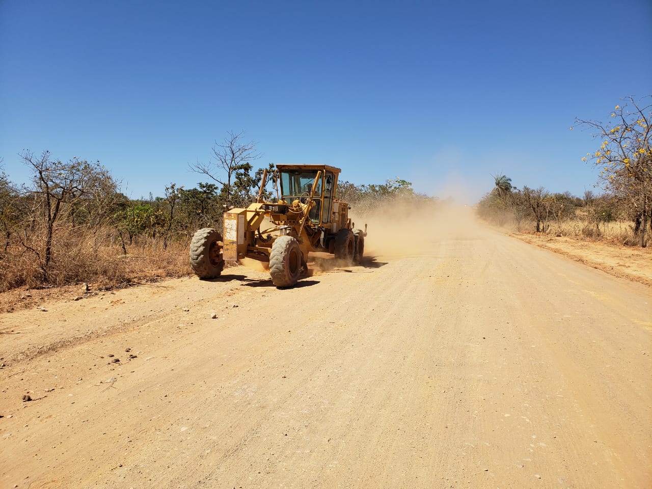 Goinfra atua na GO-110 e GO-241 com serviços de manutenção