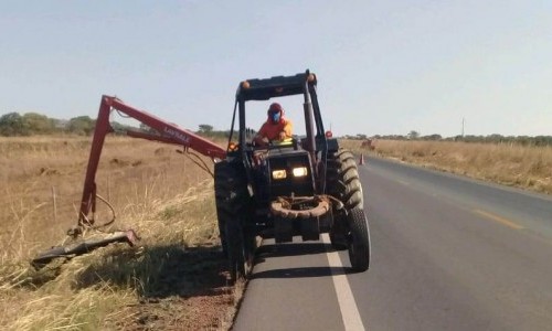 GO-436 recebe serviços de roçagem