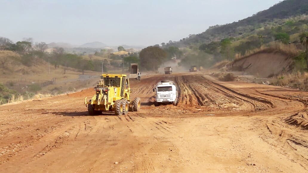 Obra de implantação e pavimentação está em andamento na GO-439