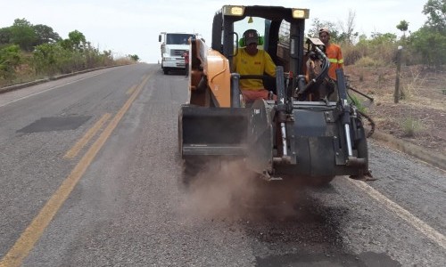 Operação Tapa-buraco é realizada em quase 50 quilômetros de rodovias próximas de Mara Rosa