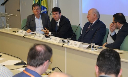 Pedro Sales participa de reunião na Fieg