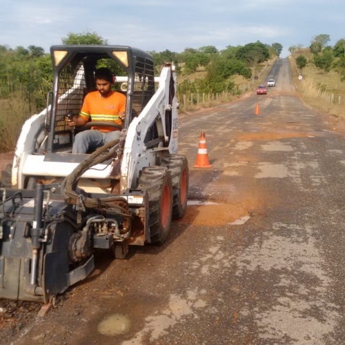Força-tarefa da Goinfra realiza manutenção de rodovias em todo o Estado