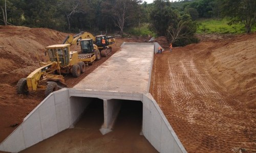 Goinfra mantém cronograma das obras de reconstrução do bueiro na GO-060, próximo à Iporá