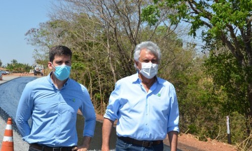 “Não é asfalto de faz de conta”, diz governador ao vistoriar obras em rodovias de Iporá, Fazenda Nova e Sanclerlândia