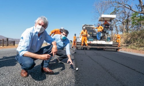 Ronaldo Caiado e Pedro Sales adotam nova forma de supervisionar obras rodoviárias, na GO-060, em Iporá