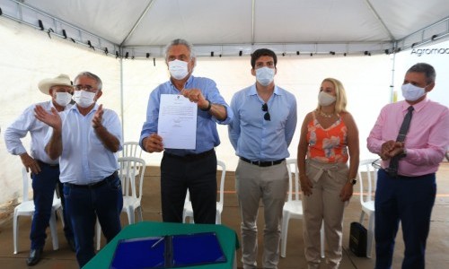 Caiado assina ordem de serviço para restauração e alargamento da GO-206, no perímetro urbano de Itumbiara