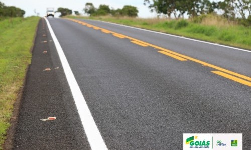 Goinfra executa sinalização em três frentes de serviços nas rodovias goianas