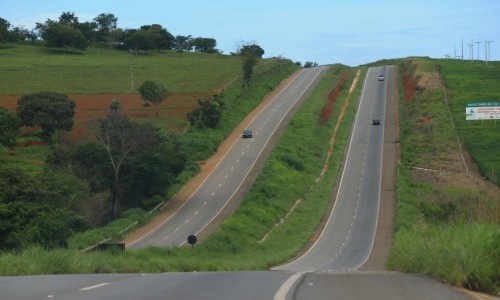 Governo de Goiás vai executar obras em cerca de 1.600 quilômetros de rodovias