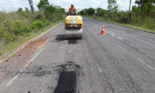 Frentes de serviço promovem, ao longo da semana, conservação em importantes rodovias de Goiás