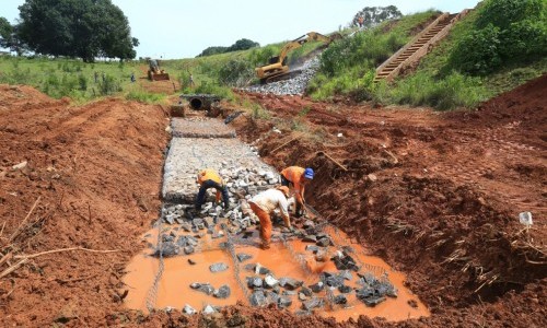 Goinfra executa correção de erosão no anel viário do Daia, em Anápolis