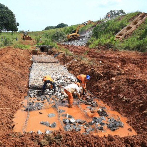 Obras de erosão no DAIA