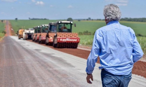 Governador visita obras de recuperação de 28 quilômetros da GO-164, entre Paraúna e Acreúna