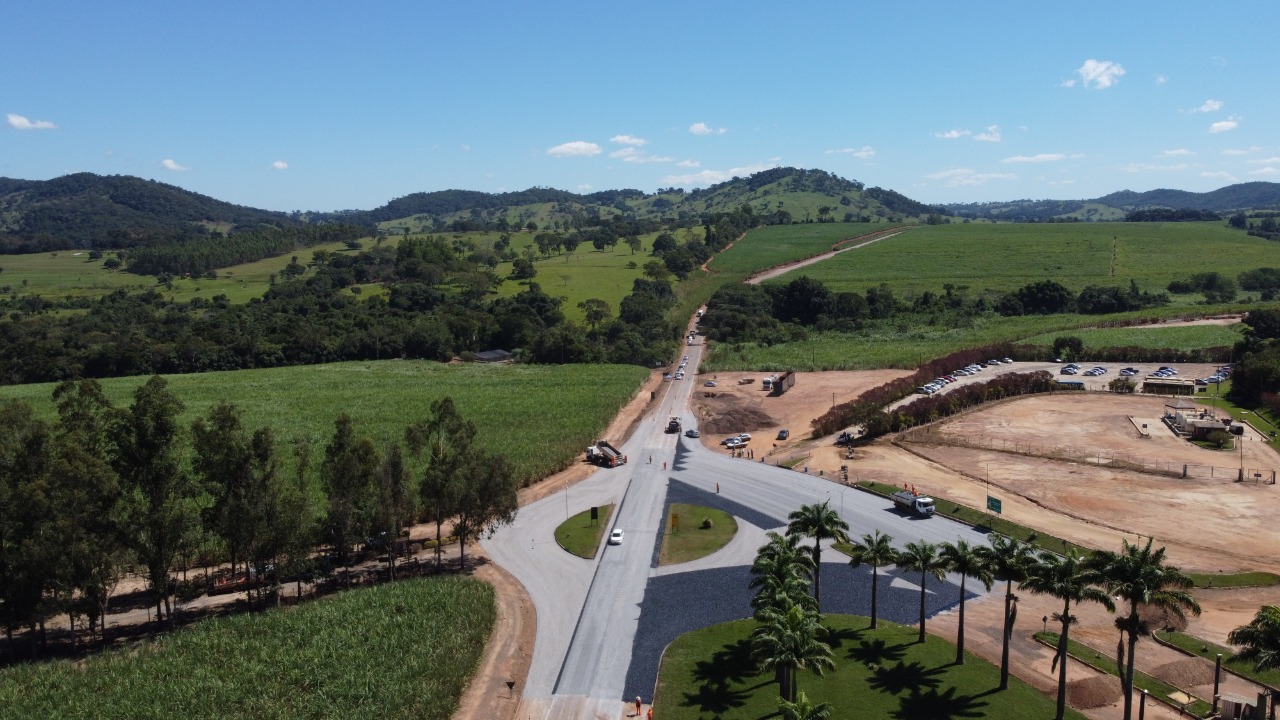 Presidente da Goinfra destaca qualidade do asfalto em vistoria de obras rodoviárias no Centro Goiano