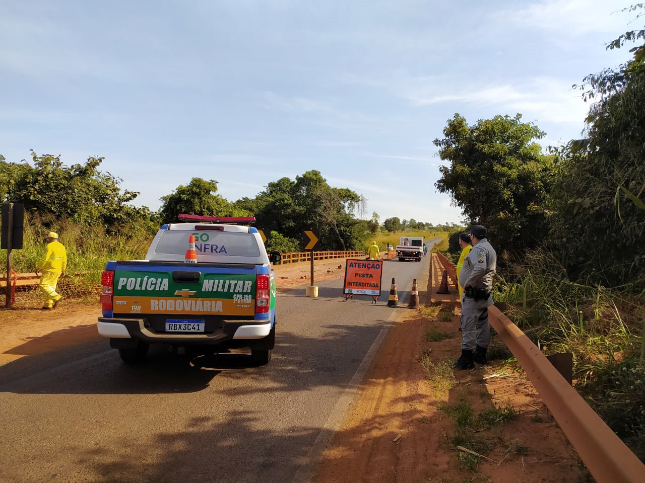 Ponte sobre Rio Corrente, na GO-184, está interditada para ação emergencial