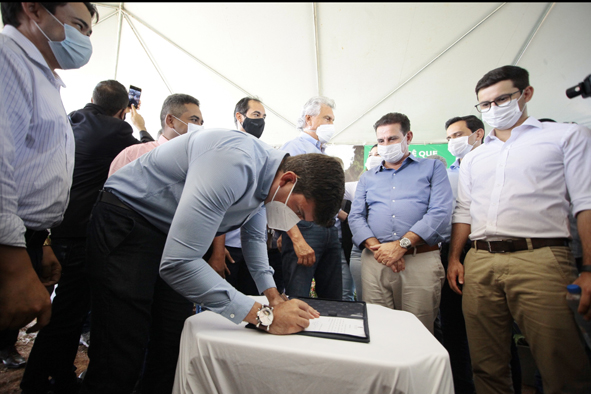 Caiado assina ordem de serviço para duplicação da GO-010, em Senador Canedo