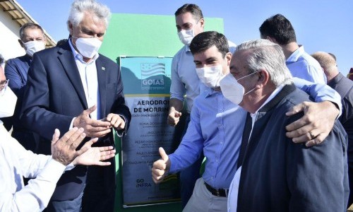 Em Morrinhos, governador inaugura readequação de aeródromo