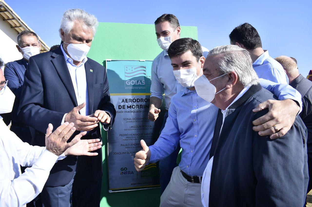 Em Morrinhos, governador inaugura readequação de aeródromo