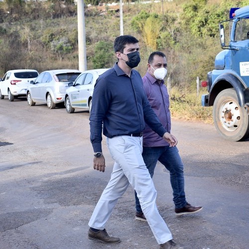 Assinatura da ordem de serviço de recapeamento da GO-577