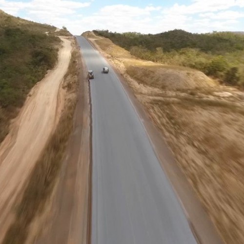  Pavimentação da GO-230, entre Mimoso e Água Fria de Goiás, em outubro