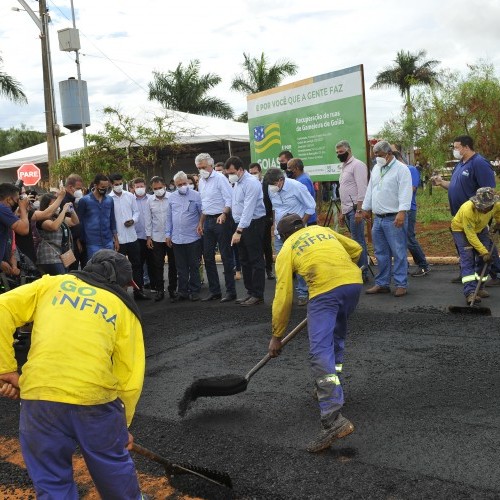 Goinfra entrega recuperação da GO-437 e inicia obras do Eixo Municípios em Gameleira
