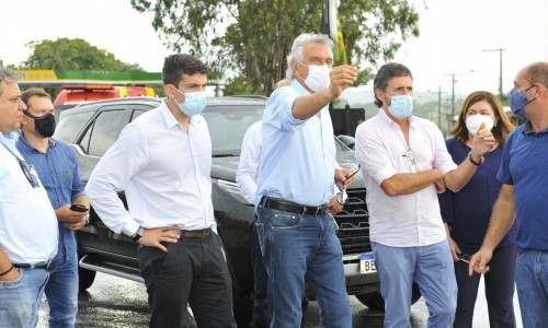 Governador e presidente Pedro Sales vistoriam obras de duplicação da GO-070, na cidade de Goiás