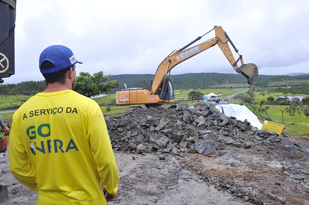 Goinfra intensifica obras na GO-118 para liberar tráfego entre Alto Paraíso e Teresina de Goiás na próxima sexta-feira, 07/01