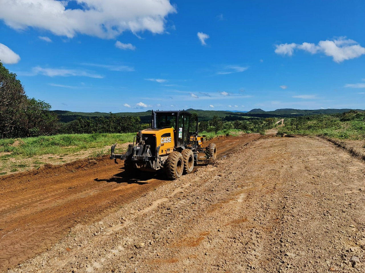 Governo de Goiás executa serviços emergenciais em mais de 40 trechos de rodovias no fim de semana