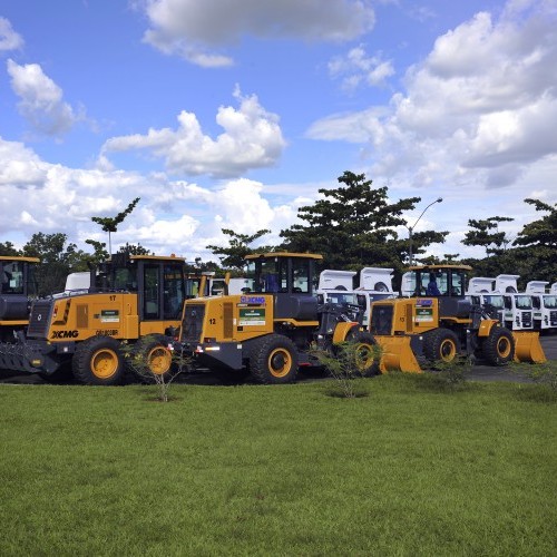 Governo de Goiás entrega 89 máquinas a 26 municípios