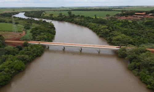 Goinfra executa obras de encabeçamento da ponte sobre Rio Verdão, na GO-409