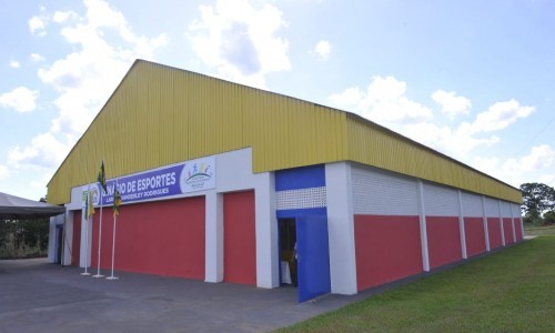 Governo de Goiás inaugura Ginásio Estadual de Esportes de Baliza, benefício esperado há 14 anos pelos moradores