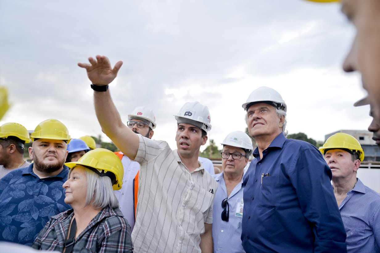 Governador vistoria obras de construção e ampliação do Hospital de Águas Lindas