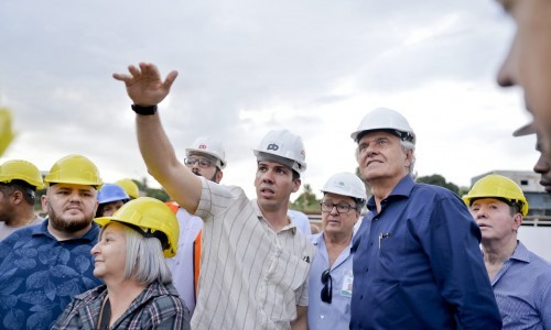 Governador vistoria obras de construção e ampliação do Hospital de Águas Lindas