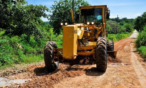 Em 3 meses, Governo de Goiás investe R$ 12,2 milhões em estradas rurais de 39 municípios