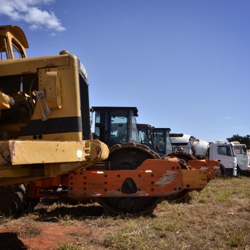 Em Campo Limpo, governador vistoria pavimentação da GO-451, obra aguardada há 37 anos