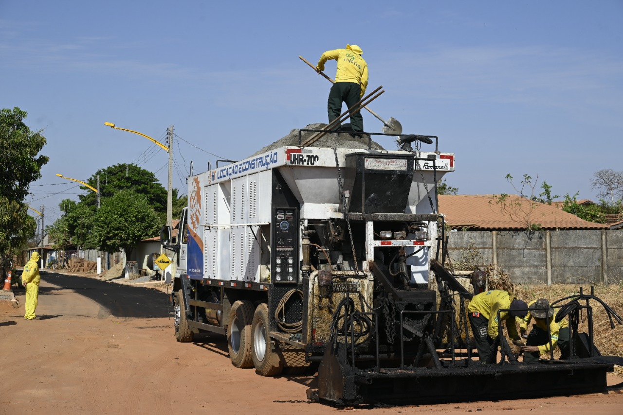 Governo de Goiás realiza recuperação de vias municipais em Firminópolis, no Oeste do Estado