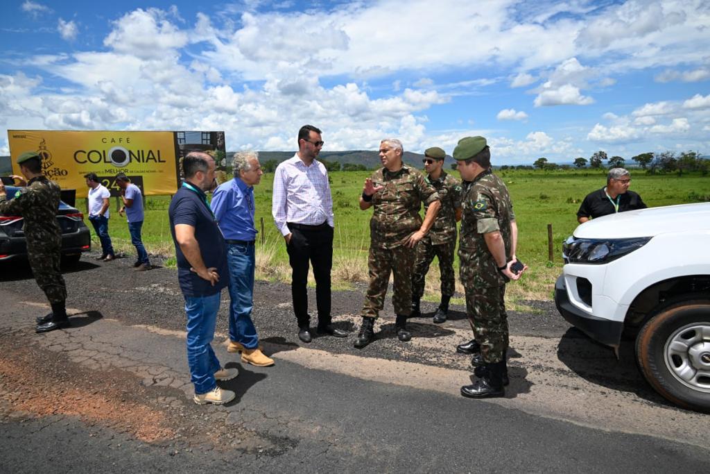 Governo de Goiás e Exército Brasileiro vistoriam trecho da GO-213 que será duplicado