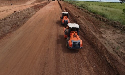 Obras de pavimentação da GO-230 avançam com recursos do Fundeinfra