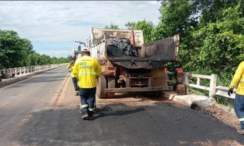 Goinfra contém erosão em ponte sobre o Rio Crixás, na GO-164