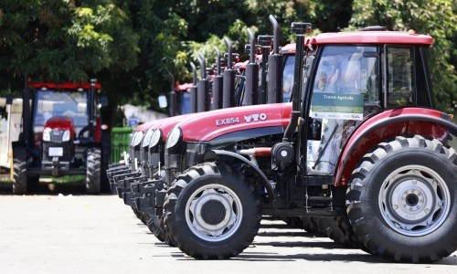 Governo de Goiás entrega maquinários a 23 municípios e reforça apoio ao desenvolvimento local