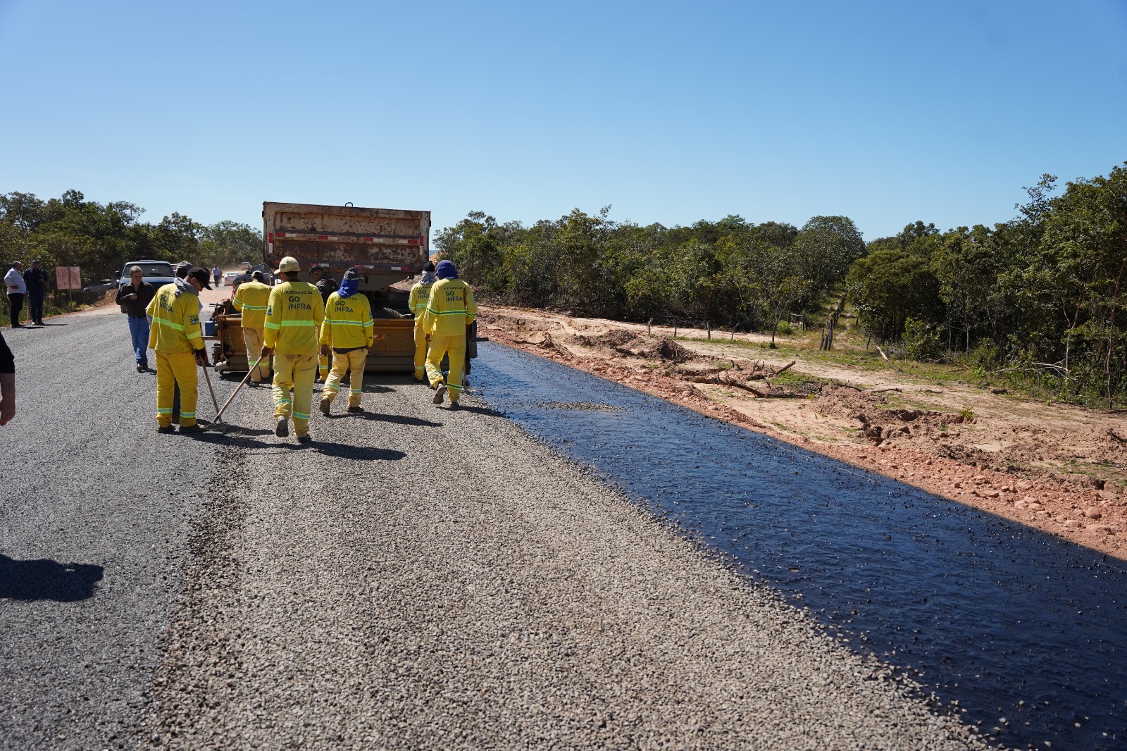 Presidente da Goinfra vistoria obras da GO-108, entre Guarani de Goiás e Parque Estadual Terra Ronca